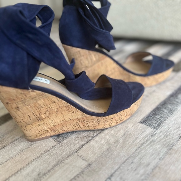Saks Fifth Avenue Suede Wedges. Size 8.5. - Picture 6 of 6